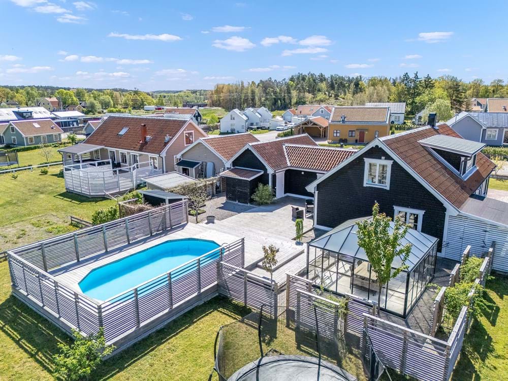 Byalagsvägen 12